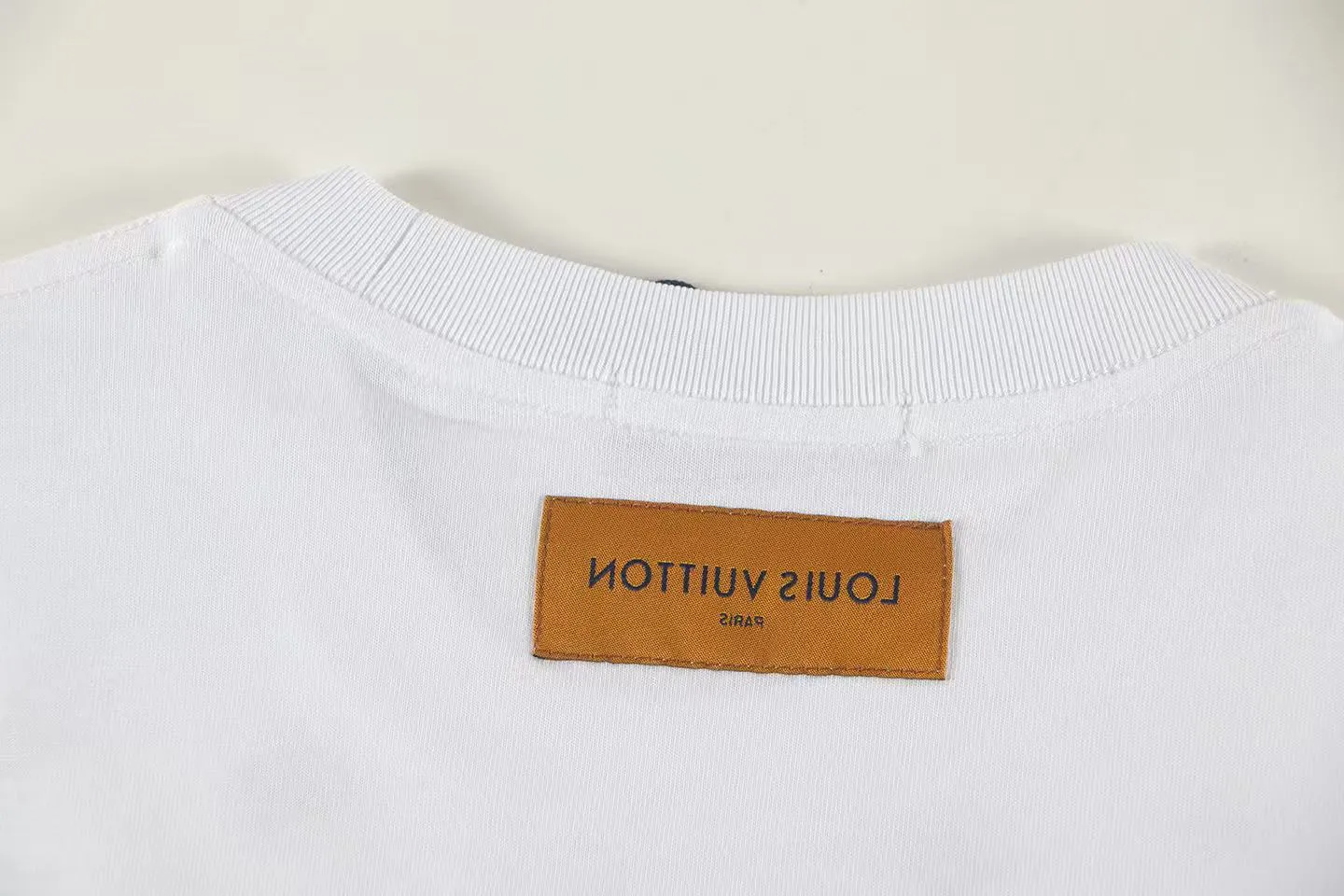 🅿️160 Style: 2026 new Louis Vuitton short-sleeved T-shirt Material: High version 300g double yarn combed cotton Size: S～XL Color: White Style number: Z030